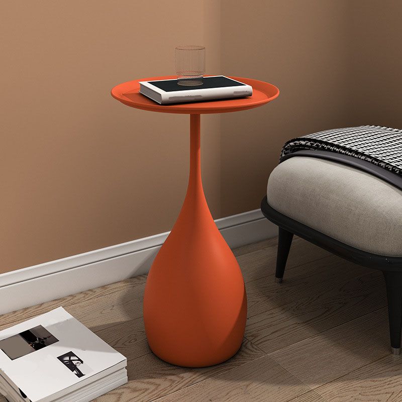 Round Metal Pedestal Side Table – Medieval Style Accent Table with Modern Twist