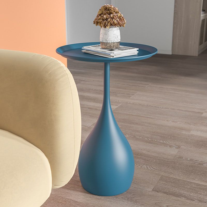 Round Metal Pedestal Side Table – Medieval Style Accent Table with Modern Twist