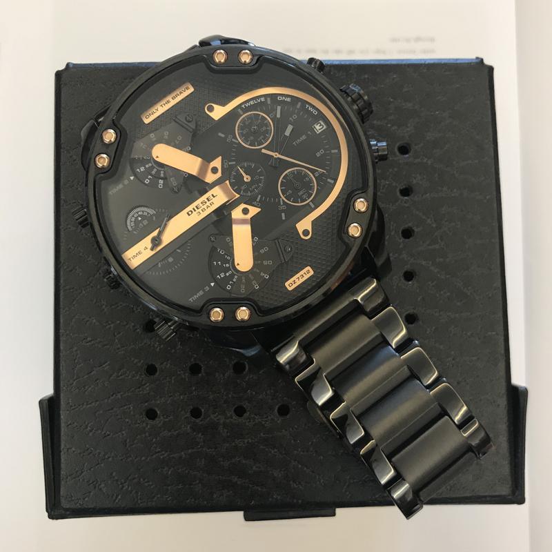 Stainless Steel Chronograph Quartz Watch – Elegant Men’s Luxury Timepiece