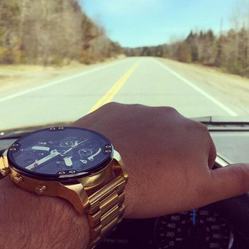 Stainless Steel Chronograph Quartz Watch – Elegant Men’s Luxury Timepiece