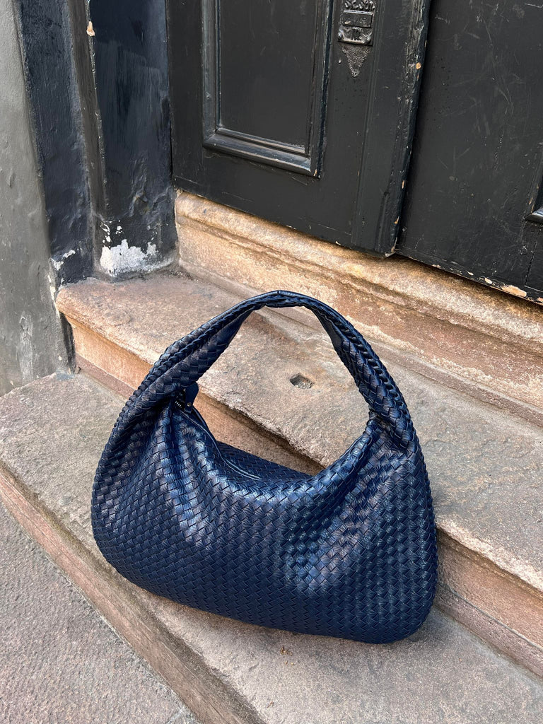 Zorina – Stylish Multifunctional Crossbody Bag