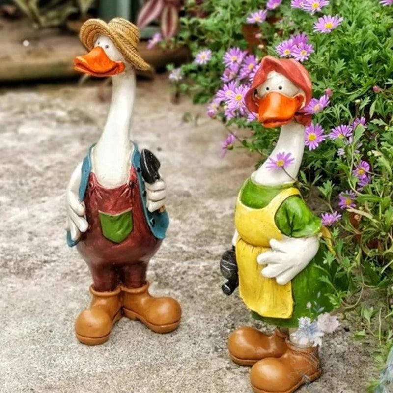 Hand-Painted Duck Couple Garden Ornaments – Elegant Resin Duck Statues for Outdoor & Indoor Decor