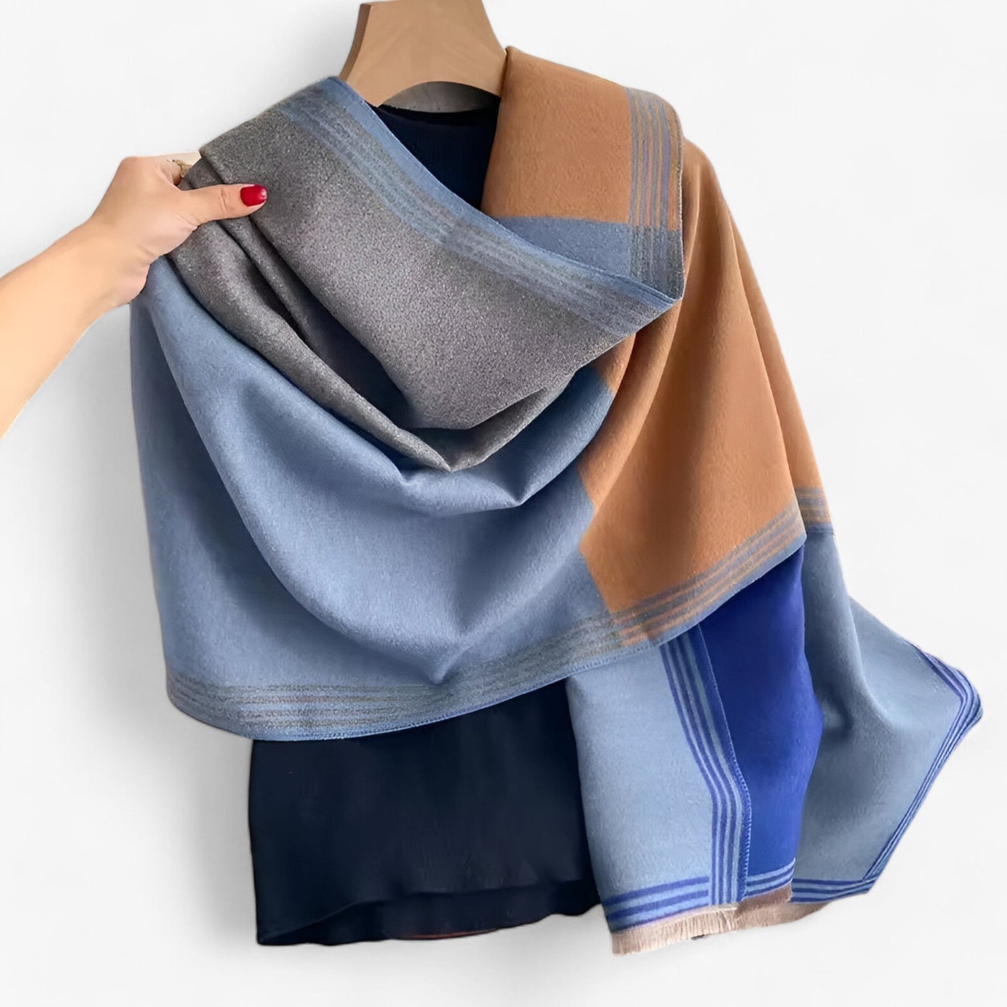 Valeria Luxe Cashmere Scarf – Elegance and Warmth in One Timeless Accessory
