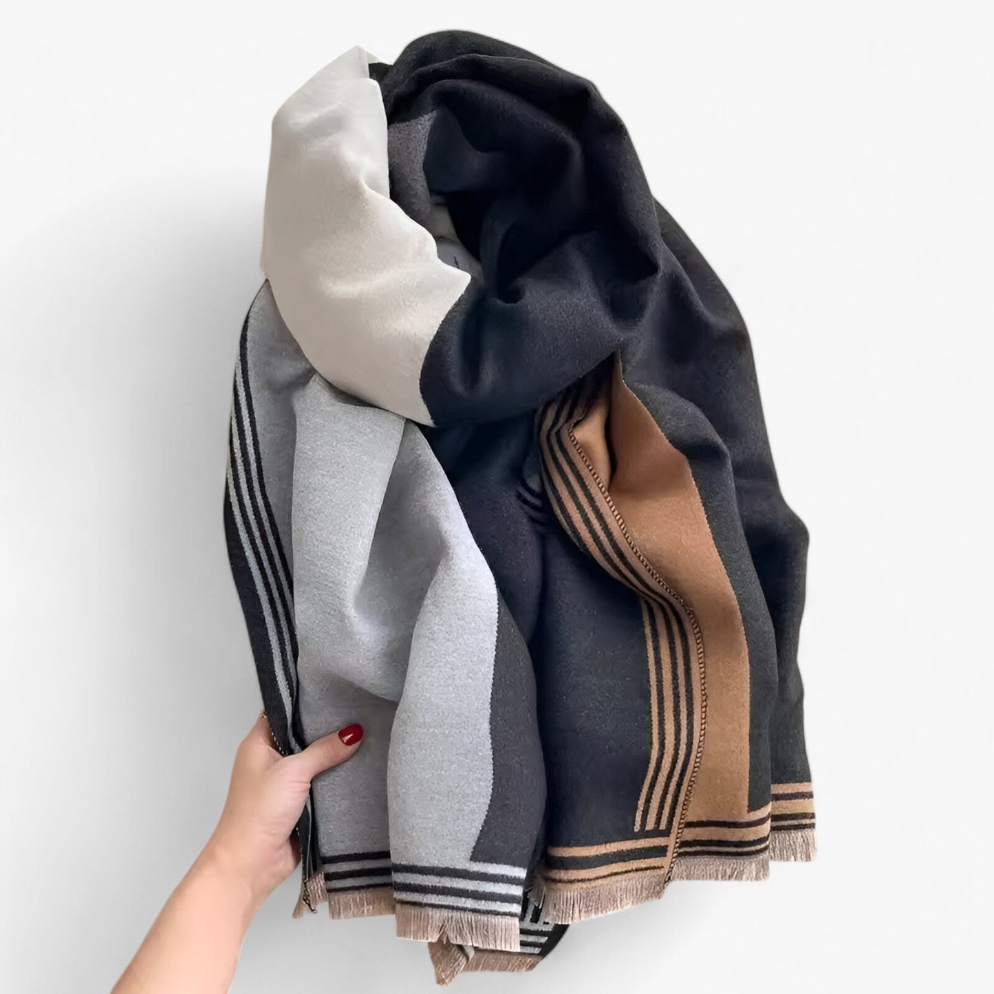 Valeria Luxe Cashmere Scarf – Elegance and Warmth in One Timeless Accessory