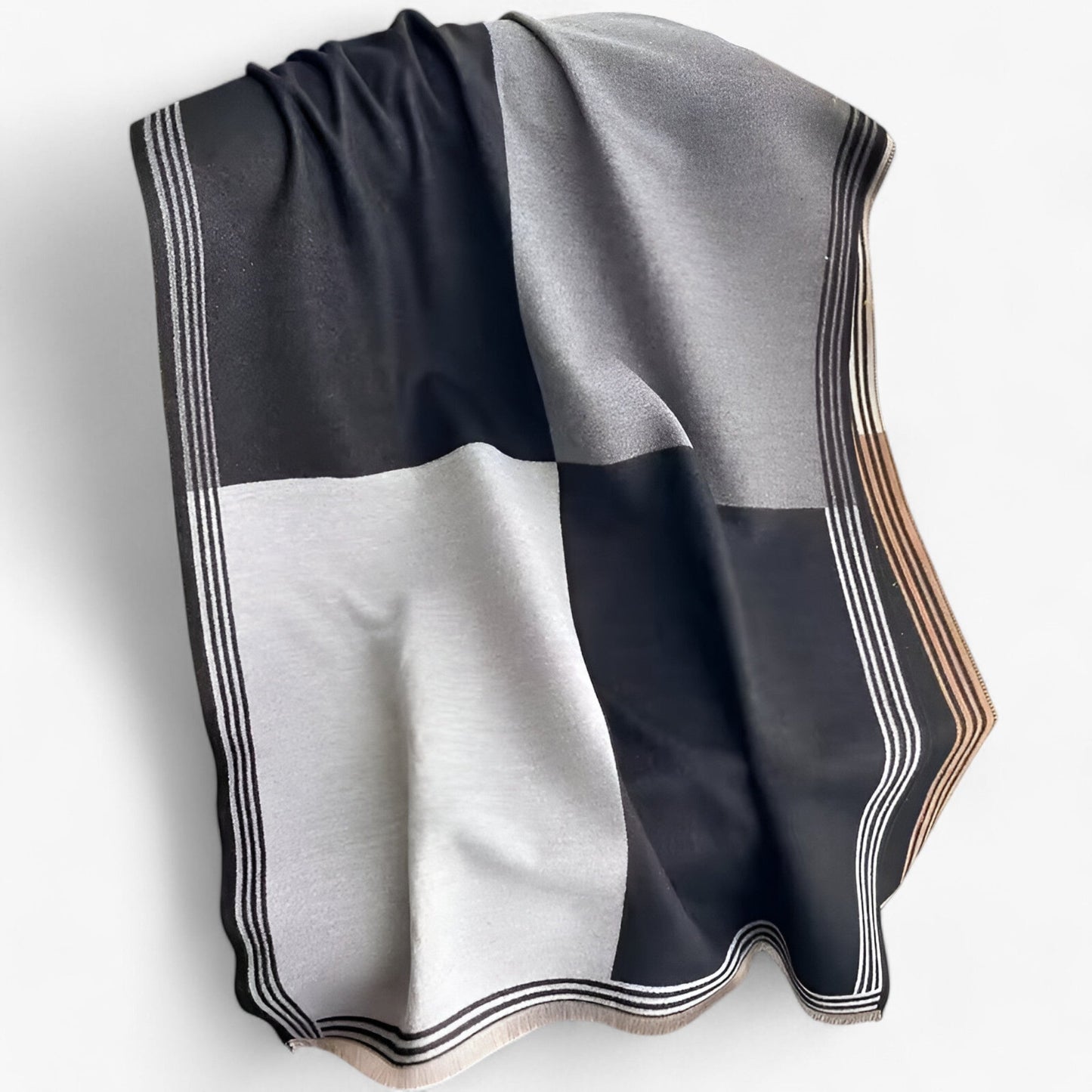 Valeria Luxe Cashmere Scarf – Elegance and Warmth in One Timeless Accessory