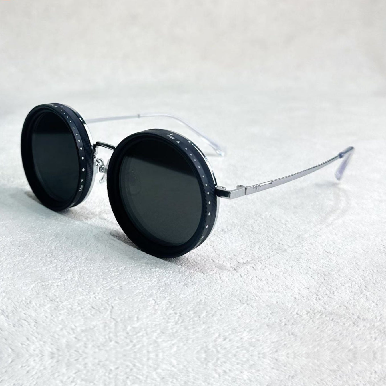 Unisex Round Polarised Sunglasses – Adjustable Light Reduction – Premium Metal Frame