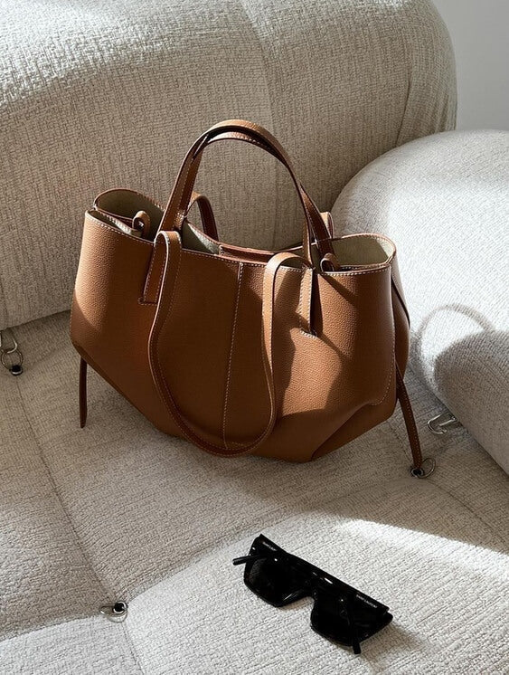 Voss – Vintage Leather Shoulder Bag for Women | Spacious, Elegant & Timeless Design
