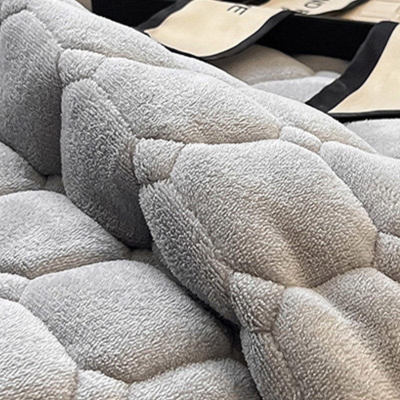 Modern Soft Throw Blanket with Square Texture – Stylish Fluffy Bed & Sofa Cover