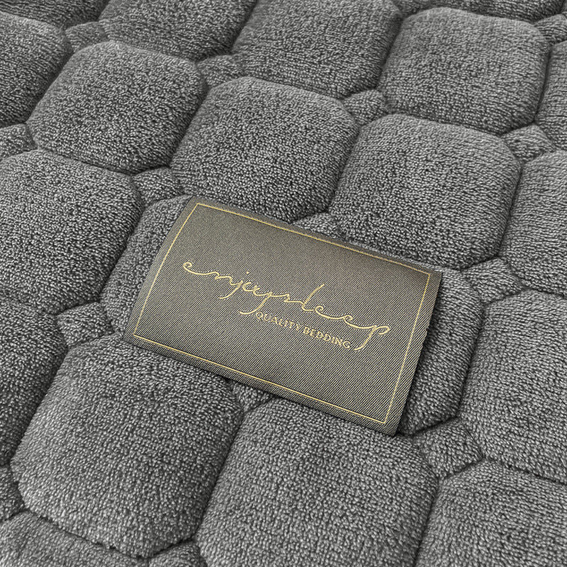 Modern Soft Throw Blanket with Square Texture – Stylish Fluffy Bed & Sofa Cover