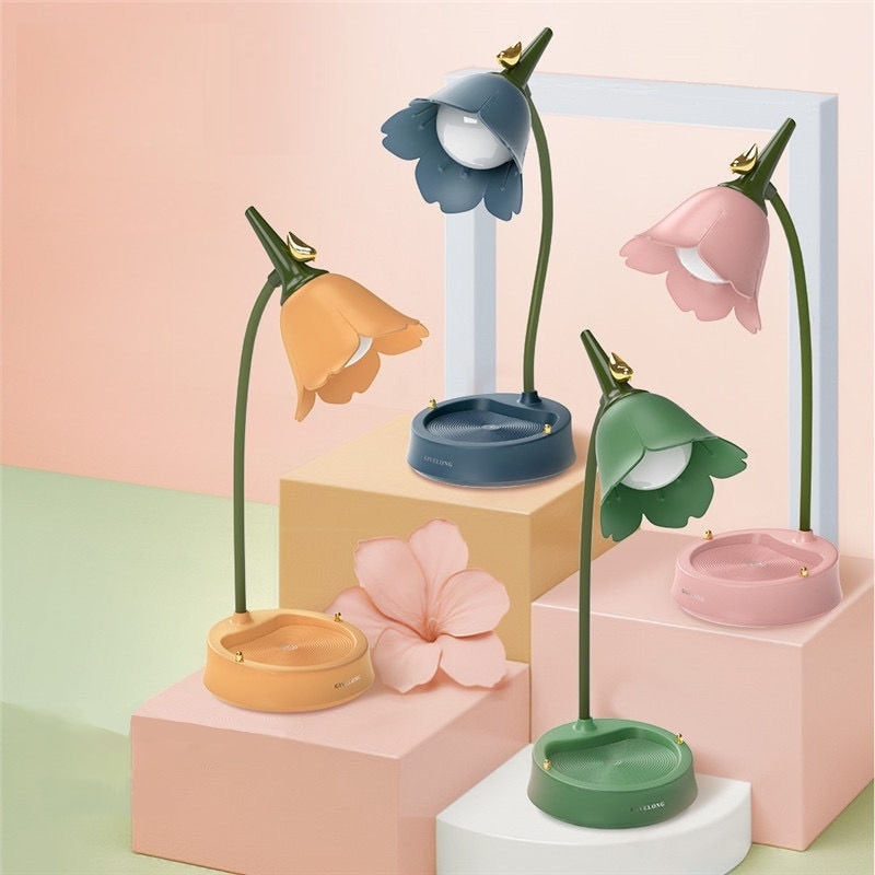 LumaPetal – Wireless Flower LED Desk Lamp