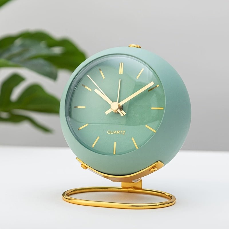 Buzzley Retro Silent Alarm Clock – Vintage Metal Analogue Clock with Night Light