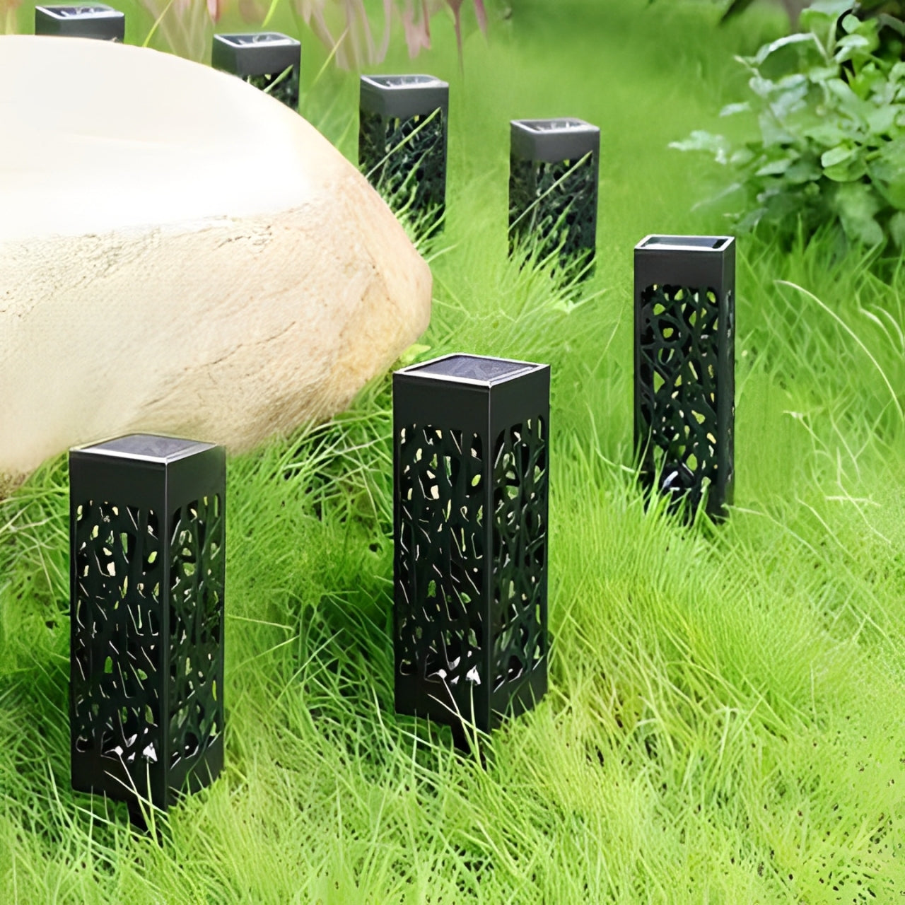 Wireless Solar Garden Light Post – Outdoor LED Pathway Lighting with Auto Sensor (Waterproof & Eco-Friendly)