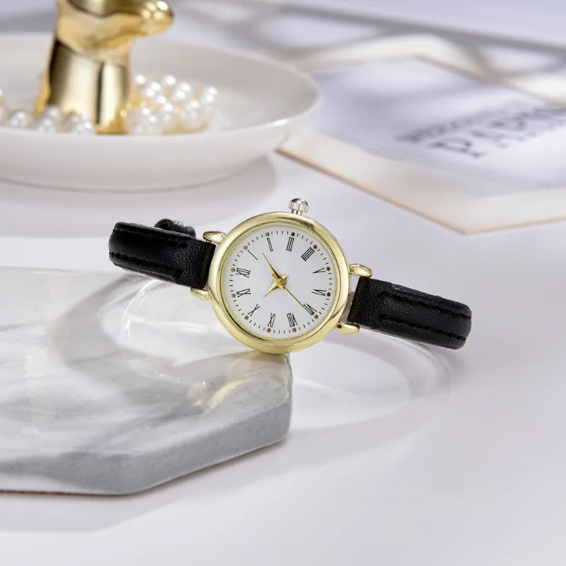 Billie | Elegant Round Women’s Watch with Roman Numerals – Minimalist Gold Timepiece