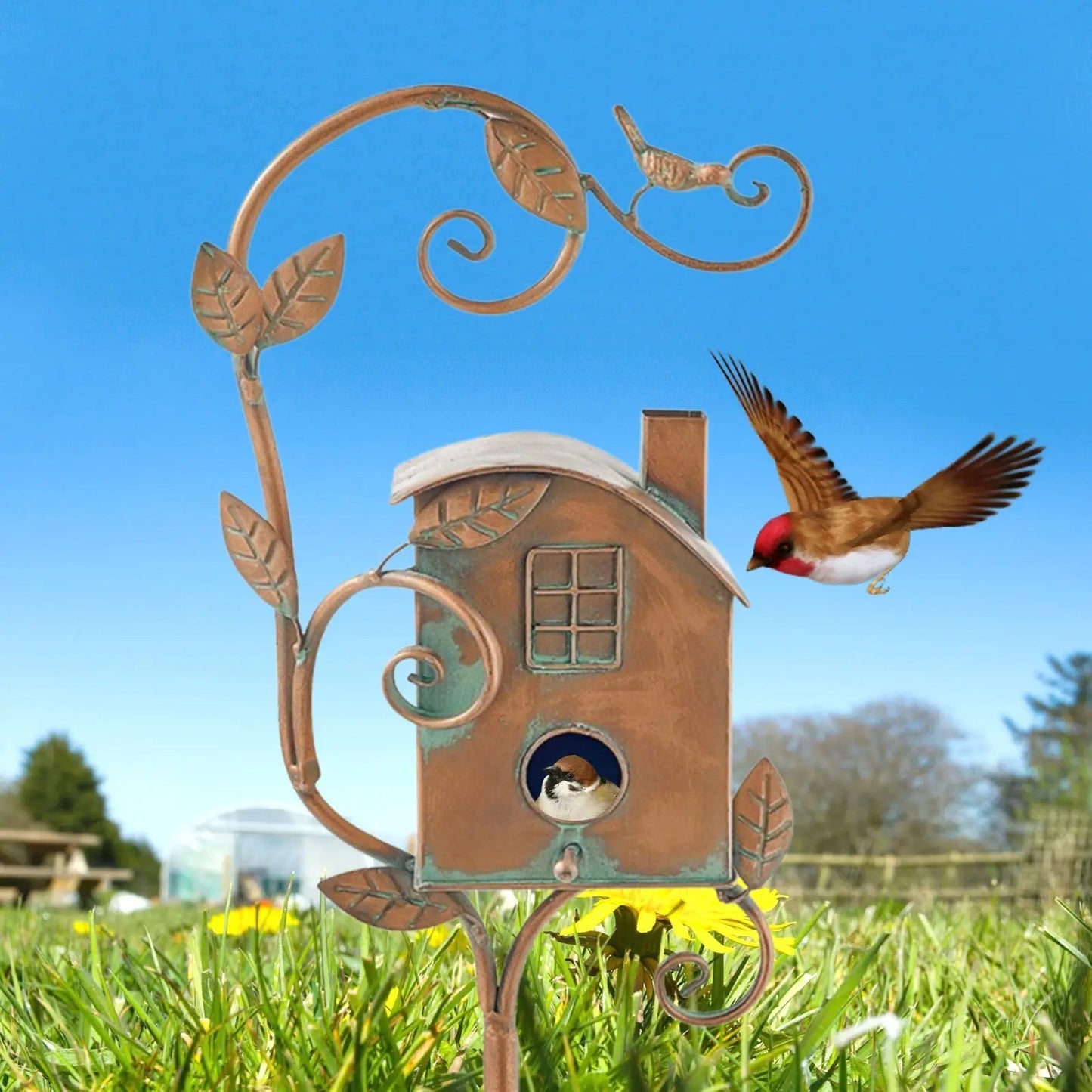 Metal Garden Birdhouse Stake – Decorative Outdoor Bird House with Rustic Charm