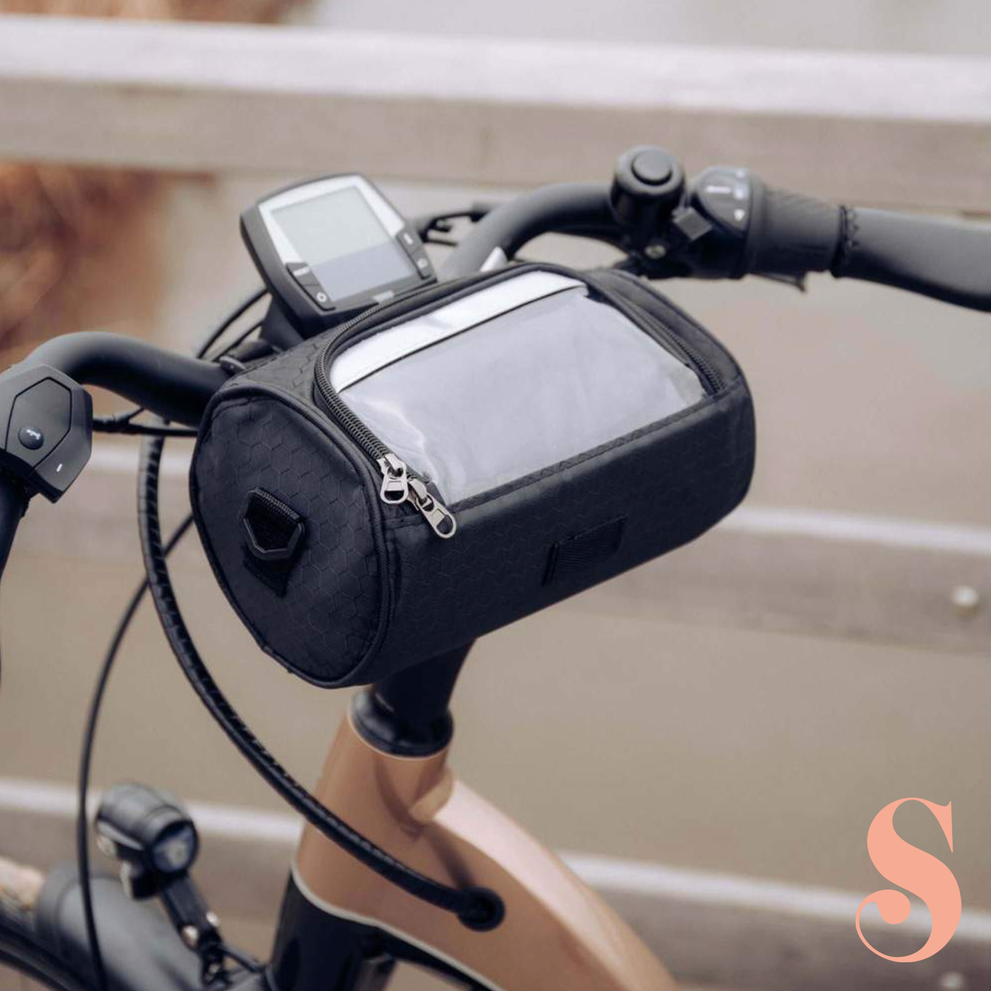 Cycling Companion: Top-Rated Touchscreen Bike Bag