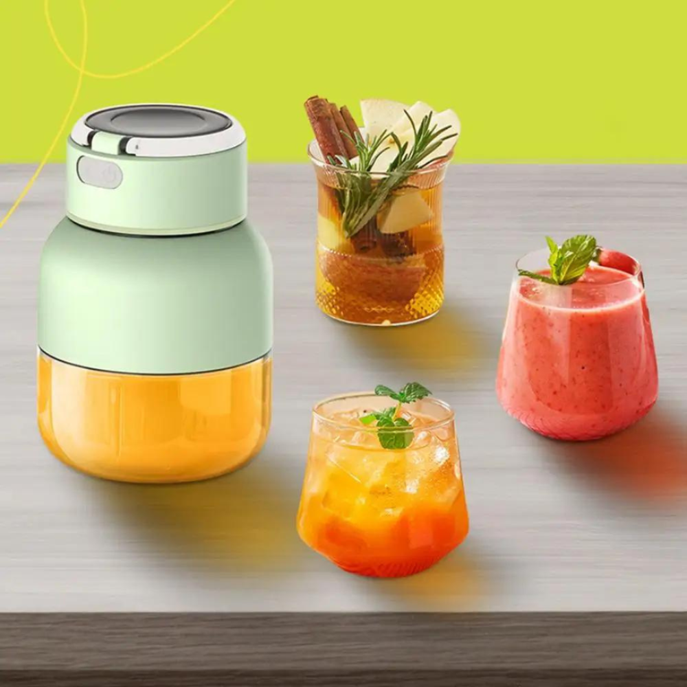 FreshBlend – Wireless Portable Juicer & Smoothie Maker