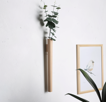 FreshFloret Wall-Mounted Wooden Vase – Solid Beech & Walnut Flower Display