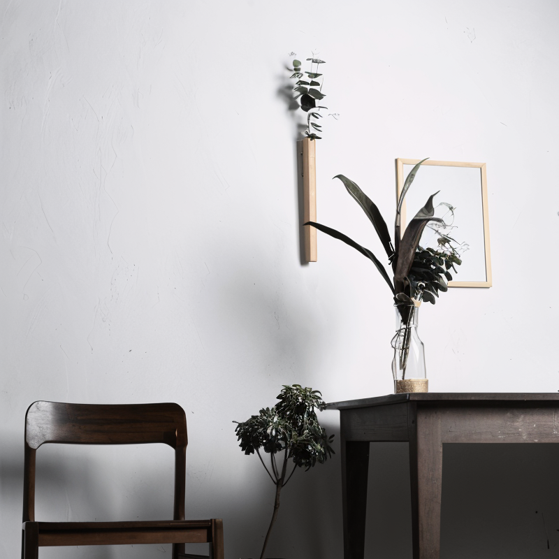 FreshFloret Wall-Mounted Wooden Vase – Solid Beech & Walnut Flower Display