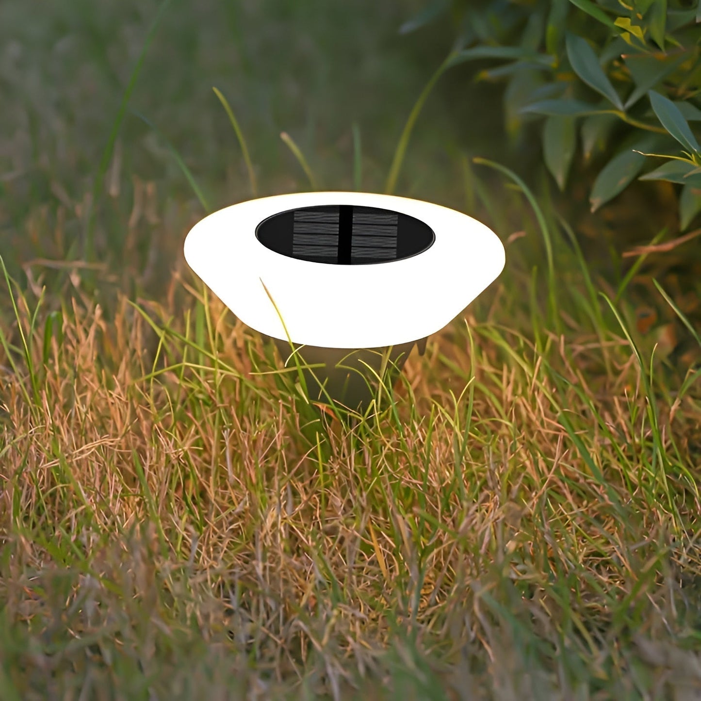 SolarGlow | Stylish LED Solar Garden Light for Ambient Outdoor Lighting