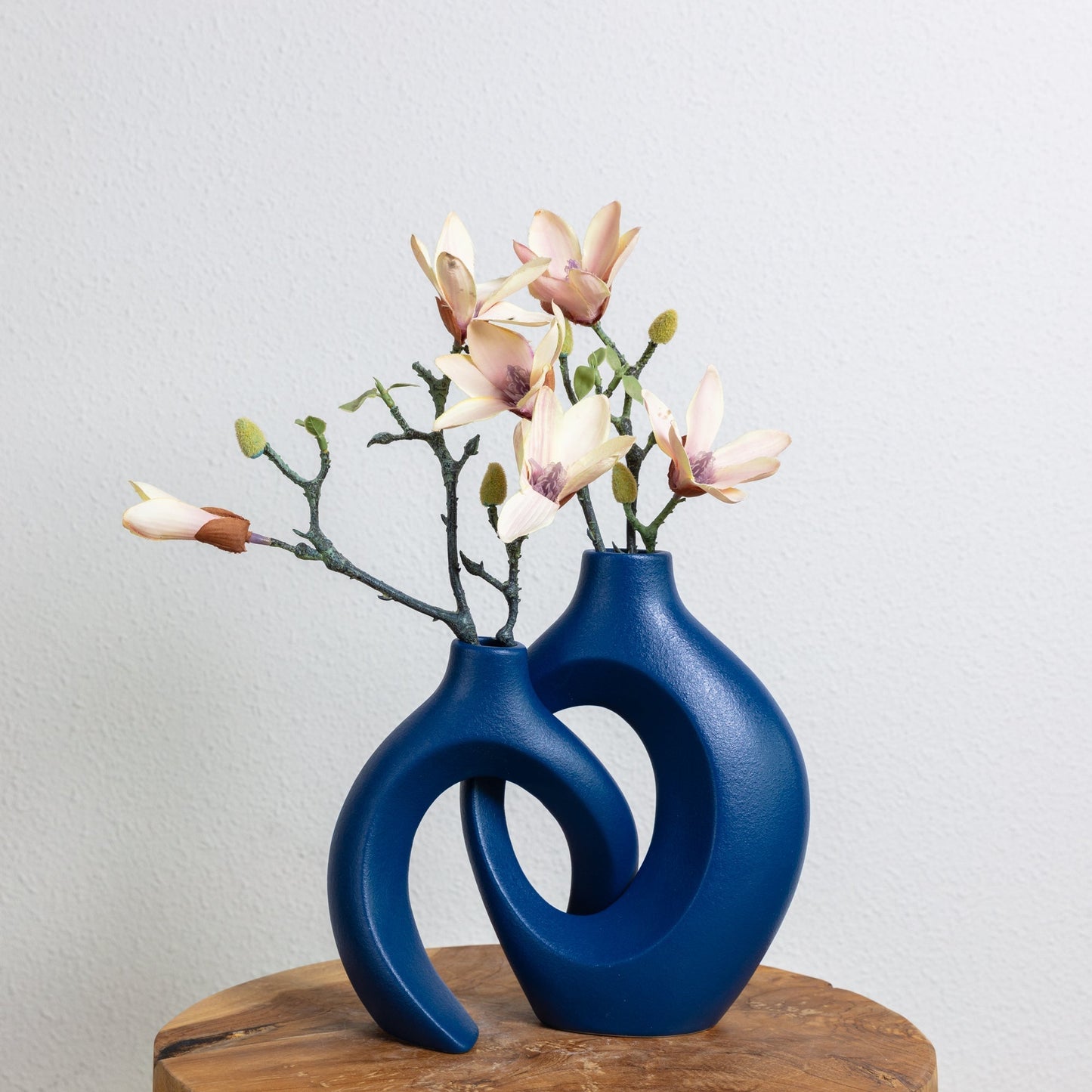 Gleora Intertwined Ceramic Flower Vase – Elegant Decorative Centrepiece for Modern & Classic Interiors