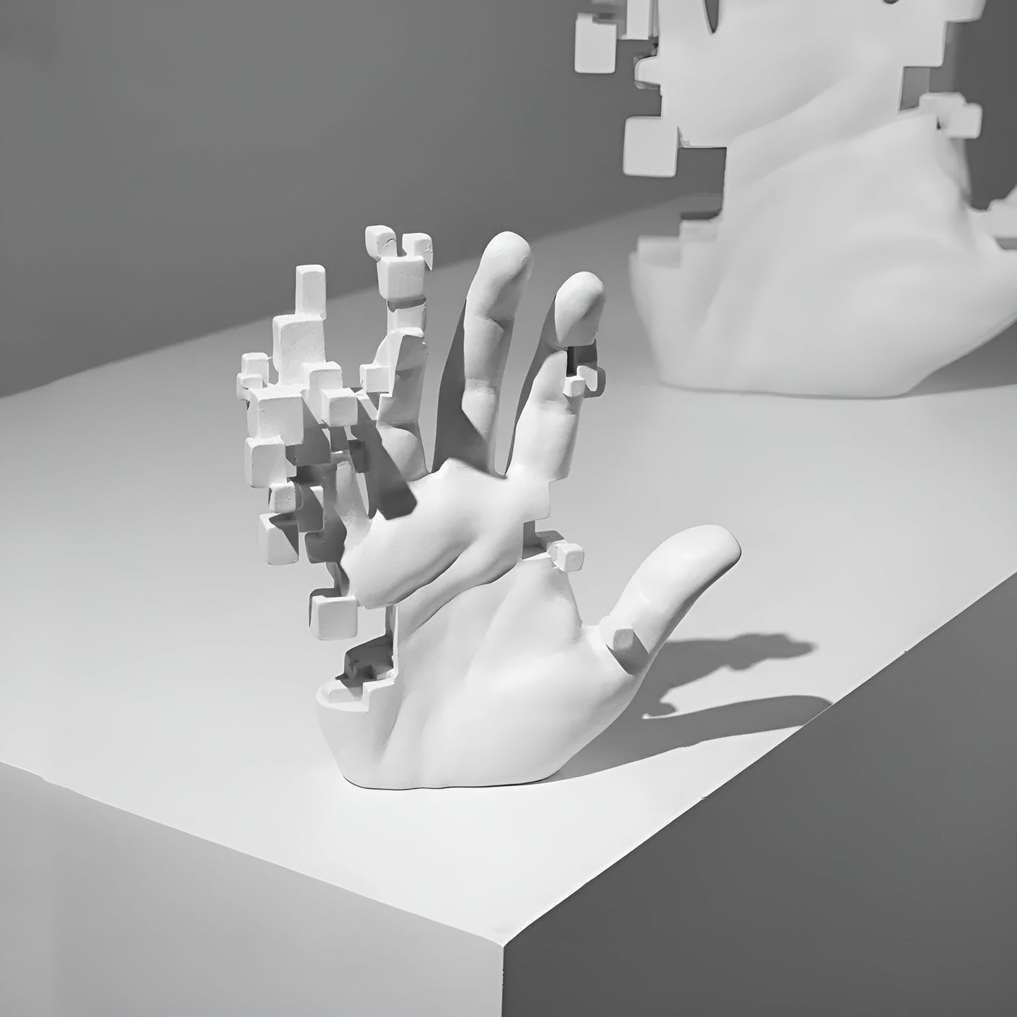 Mosaic Hand Statue – Abstract Resin Glitch Palm Figurine Ornament