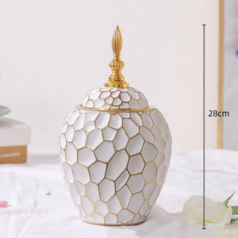GoldenPattern | Ceramic Vase with Luxurious Gold Accents – Modern Decorative Home Piece