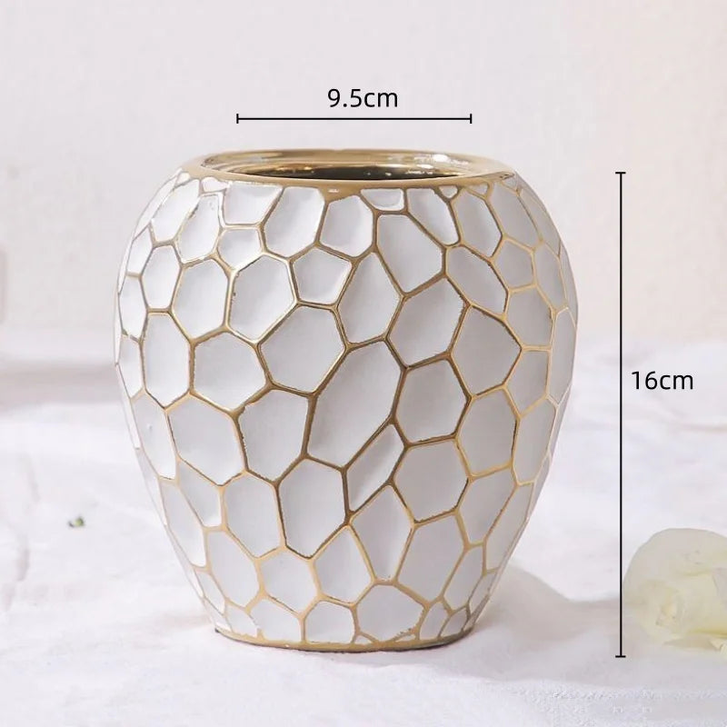 GoldenPattern | Ceramic Vase with Luxurious Gold Accents – Modern Decorative Home Piece