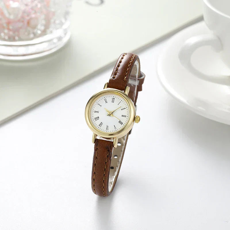 Billie | Elegant Round Women’s Watch with Roman Numerals – Minimalist Gold Timepiece