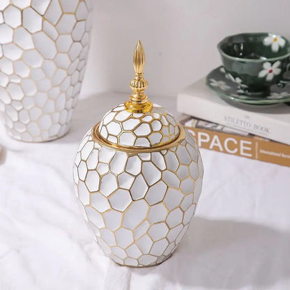 GoldenPattern | Ceramic Vase with Luxurious Gold Accents – Modern Decorative Home Piece
