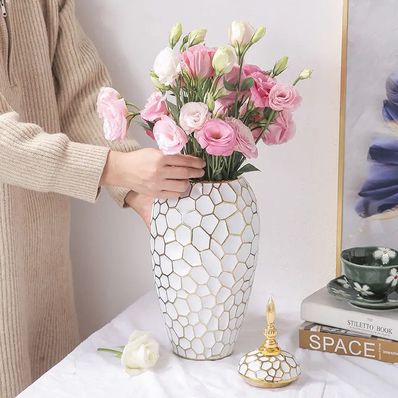 GoldenPattern | Ceramic Vase with Luxurious Gold Accents – Modern Decorative Home Piece