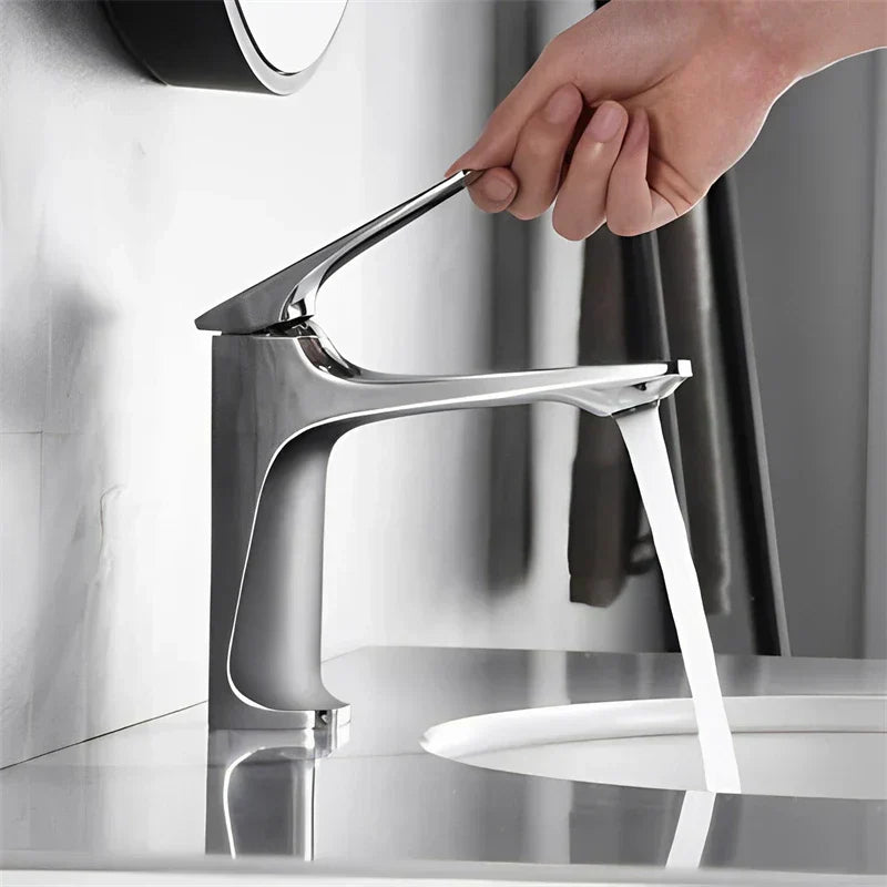Elegant Bathroom Tap – Single Lever Mixer with Timeless Chrome Finish