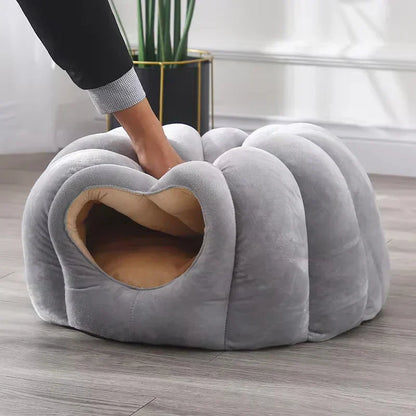 CozyNest Pumpkin Cat Bed – Warm, Washable & Comfortable Cat Hideaway