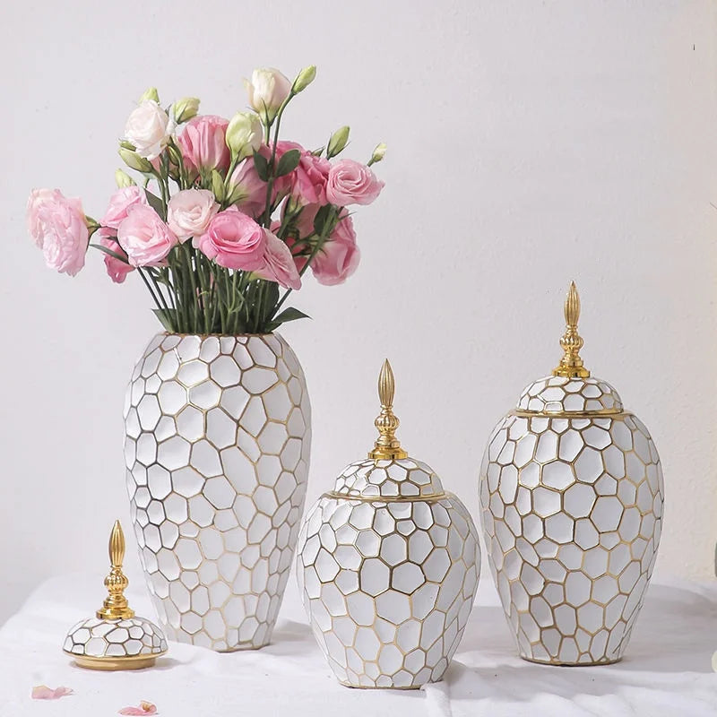GoldenPattern | Ceramic Vase with Luxurious Gold Accents – Modern Decorative Home Piece