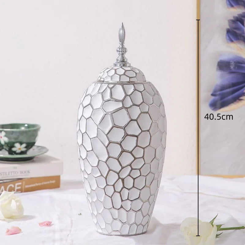 GoldenPattern | Ceramic Vase with Luxurious Gold Accents – Modern Decorative Home Piece