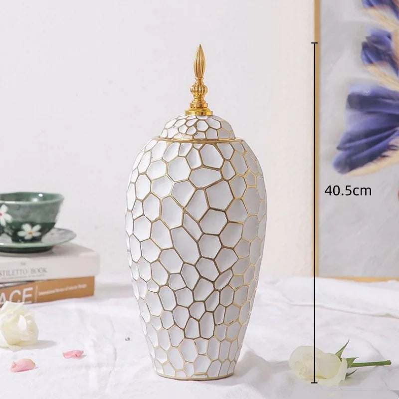 GoldenPattern | Ceramic Vase with Luxurious Gold Accents – Modern Decorative Home Piece