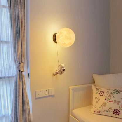 LunarGlow Wall Lamp – Moon-Shaped Astronaut LED Wall Light