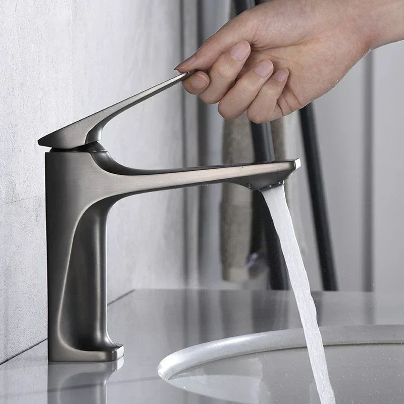 Elegant Bathroom Tap – Single Lever Mixer with Timeless Chrome Finish