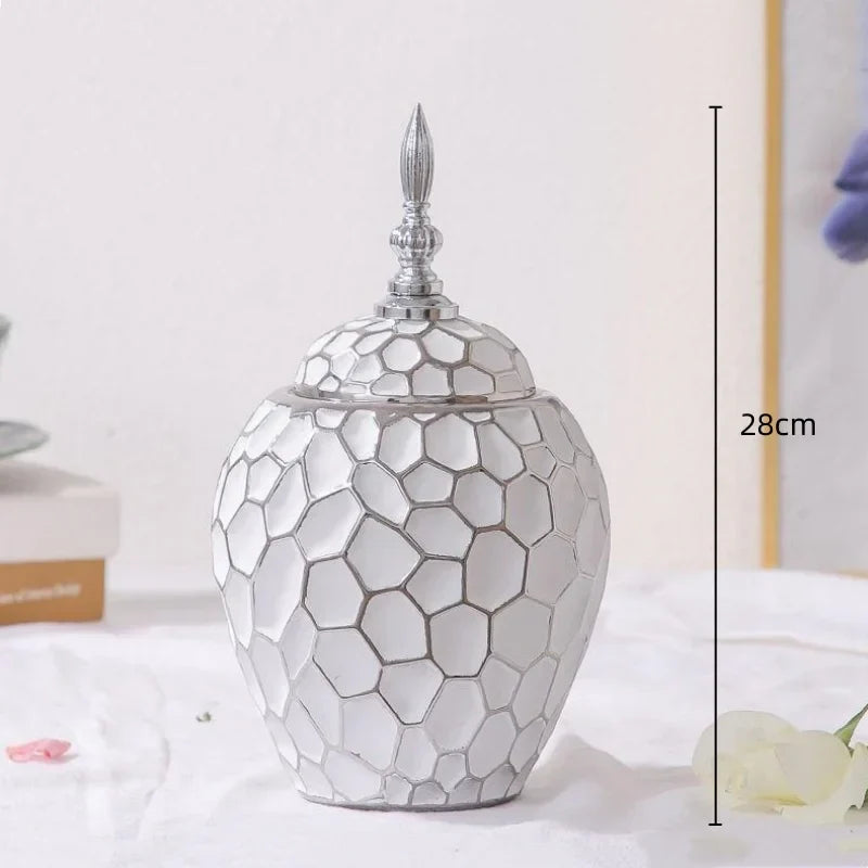 GoldenPattern | Ceramic Vase with Luxurious Gold Accents – Modern Decorative Home Piece