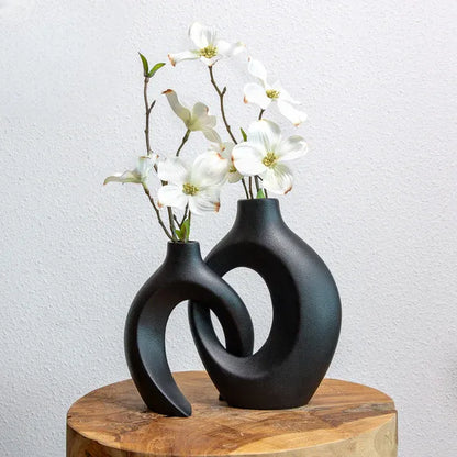 Gleora Intertwined Ceramic Flower Vase – Elegant Decorative Centrepiece for Modern & Classic Interiors