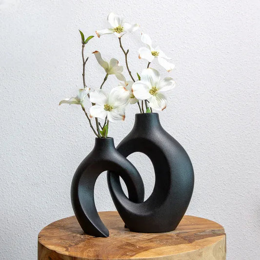 Gleora Intertwined Ceramic Flower Vase – Elegant Decorative Centrepiece for Modern & Classic Interiors