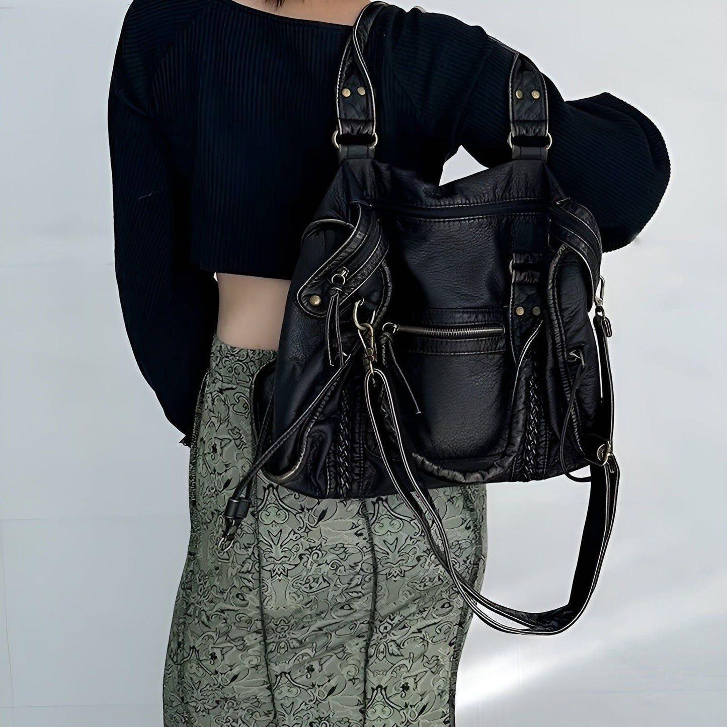 Genuine Leather Shoulder Bag – Elegant & Durable Handbag for Work and Everyday Use