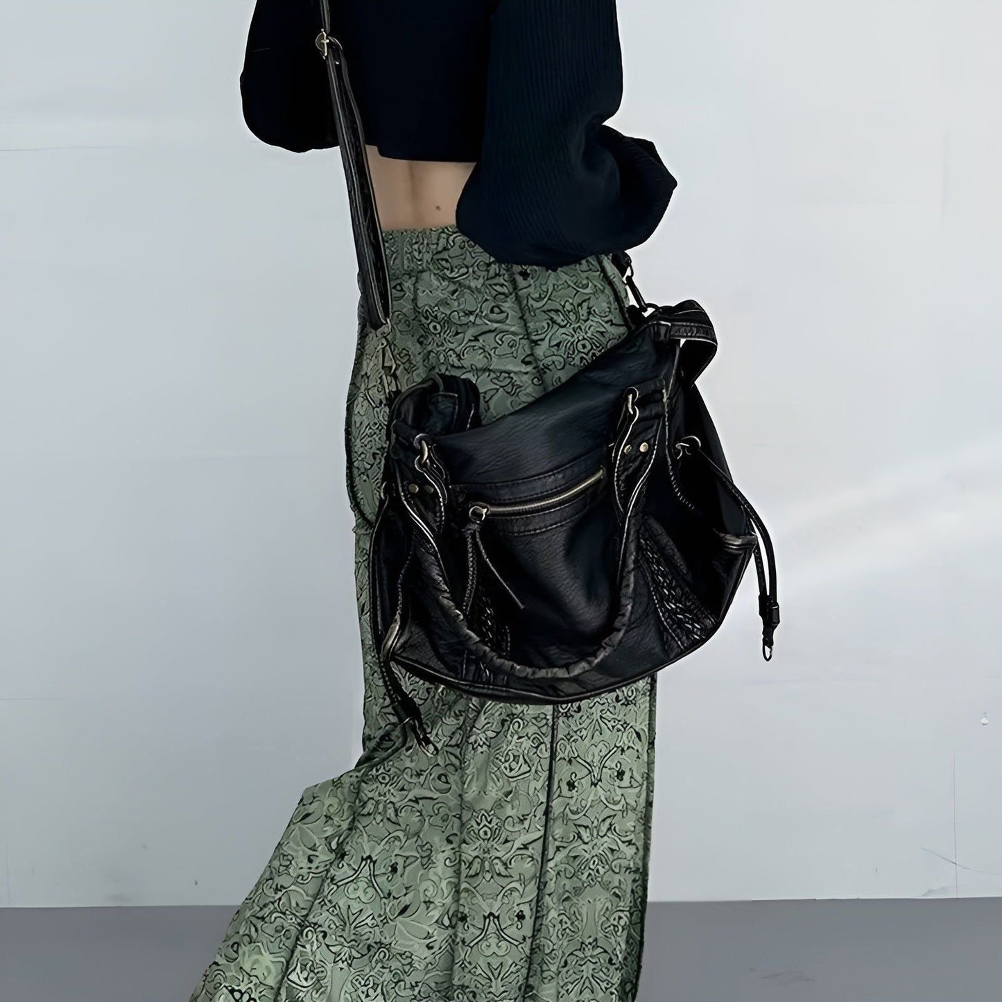 Genuine Leather Shoulder Bag – Elegant & Durable Handbag for Work and Everyday Use