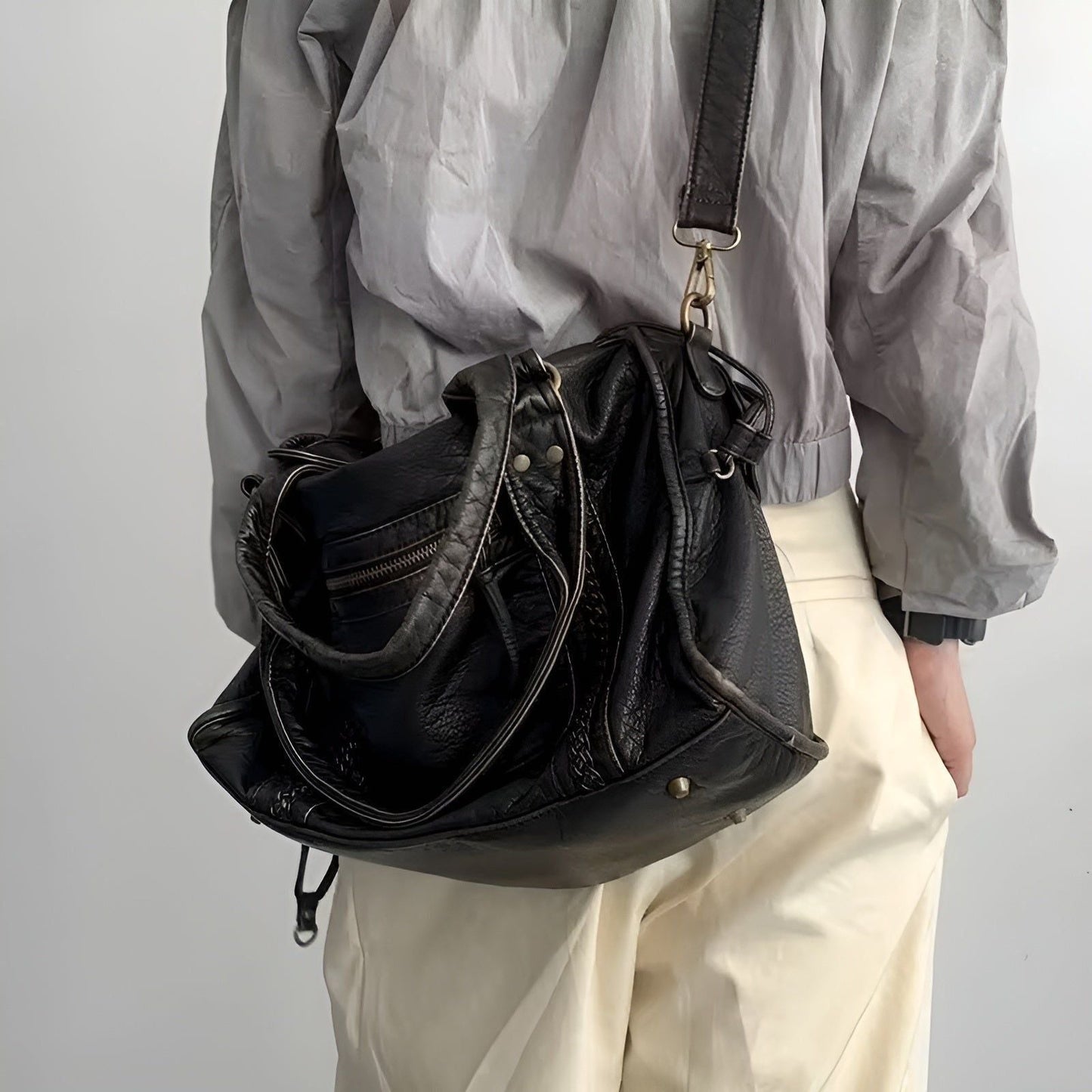 Genuine Leather Shoulder Bag – Elegant & Durable Handbag for Work and Everyday Use