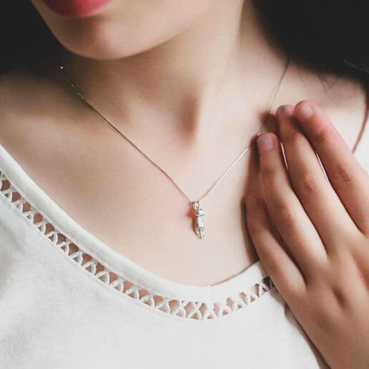 Vivara – Sterling Silver Cat Necklace with Elegant Charm Pendant