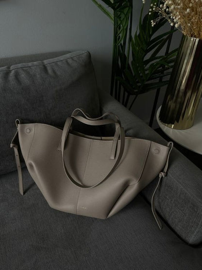 Voss – Vintage Leather Shoulder Bag for Women | Spacious, Elegant & Timeless Design