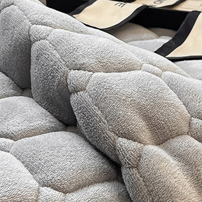 Modern Soft Throw Blanket with Square Texture – Stylish Fluffy Bed & Sofa Cover