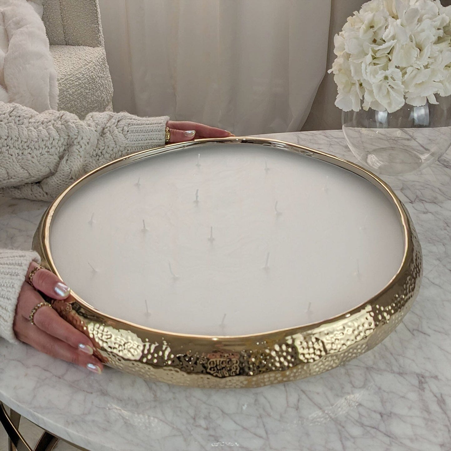 LuxeLight XL Scented Candle – 17 Wicks of Enchanting Fragrance & Golden Elegance