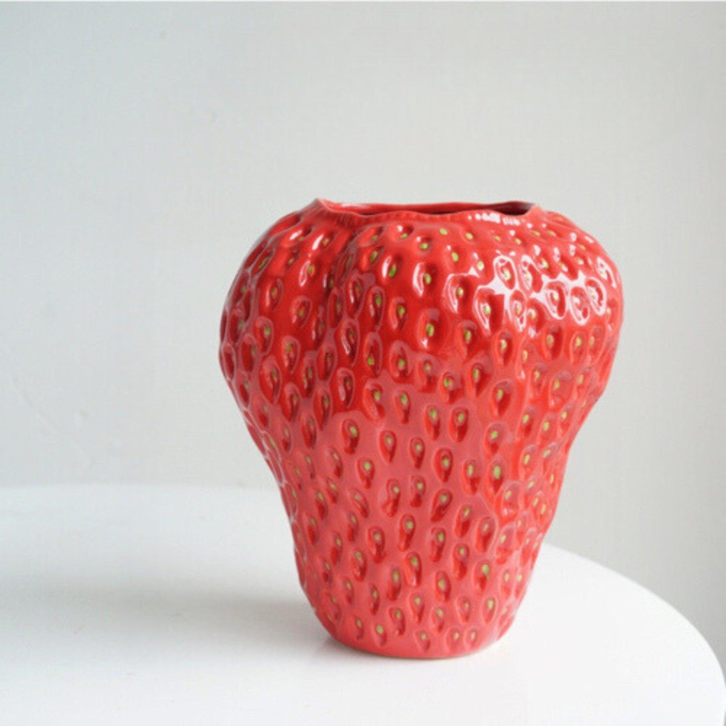 BerryBloom | Strawberry Ceramic Vase – Decorative Fruit-Shaped Plant Pot