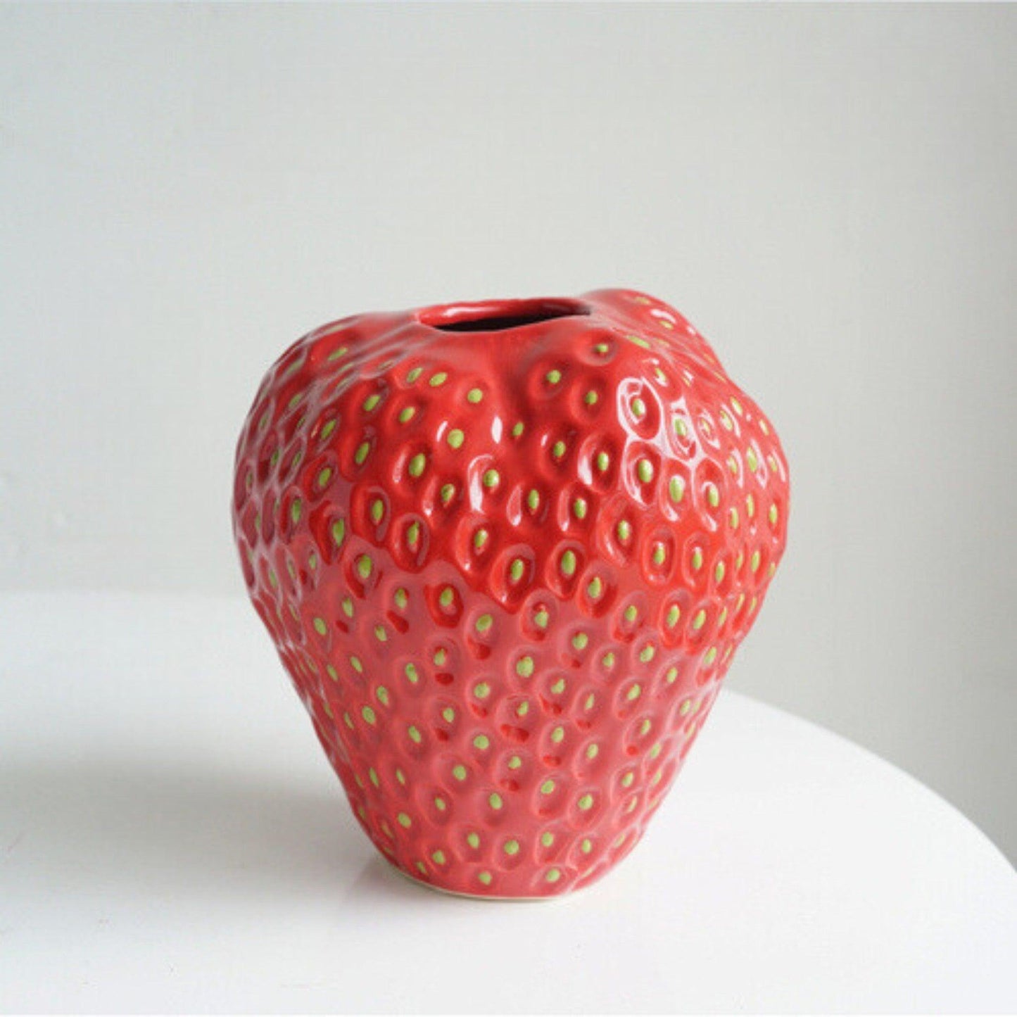 BerryBloom | Strawberry Ceramic Vase – Decorative Fruit-Shaped Plant Pot