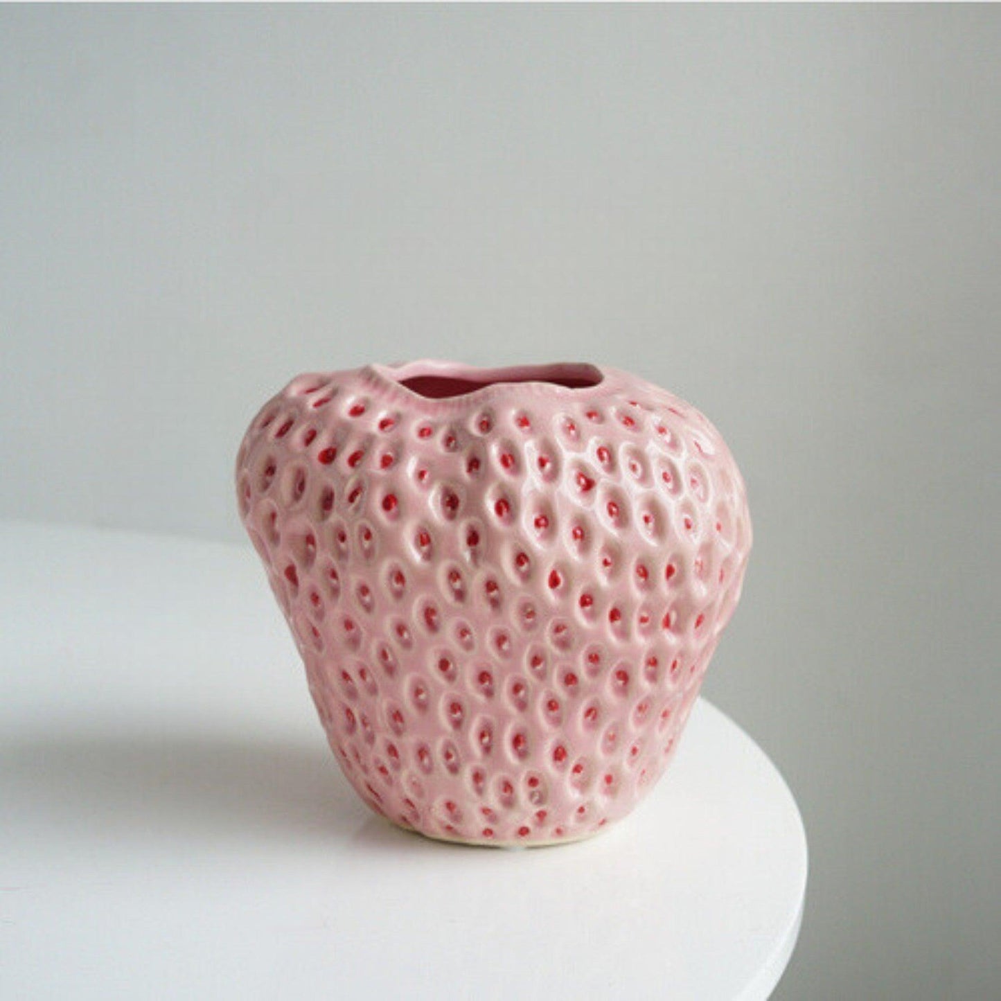 BerryBloom | Strawberry Ceramic Vase – Decorative Fruit-Shaped Plant Pot